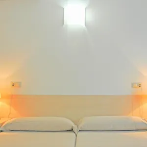 Residencia Universitaria Resa Sant Jordi Ostello